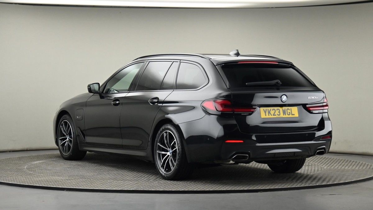 BMW 5 Series Image 24