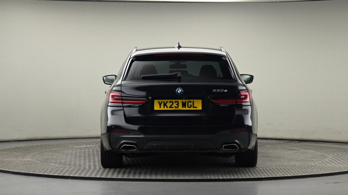 BMW 5 Series Image 25