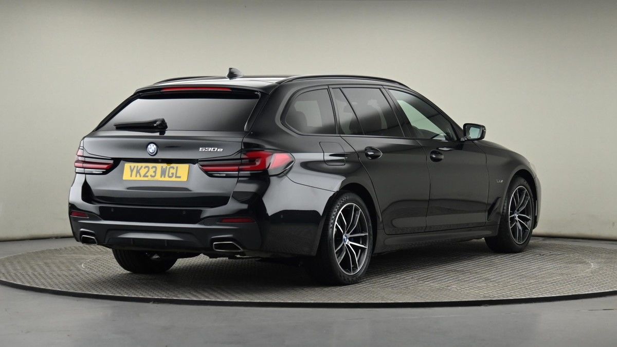 BMW 5 Series Image 26