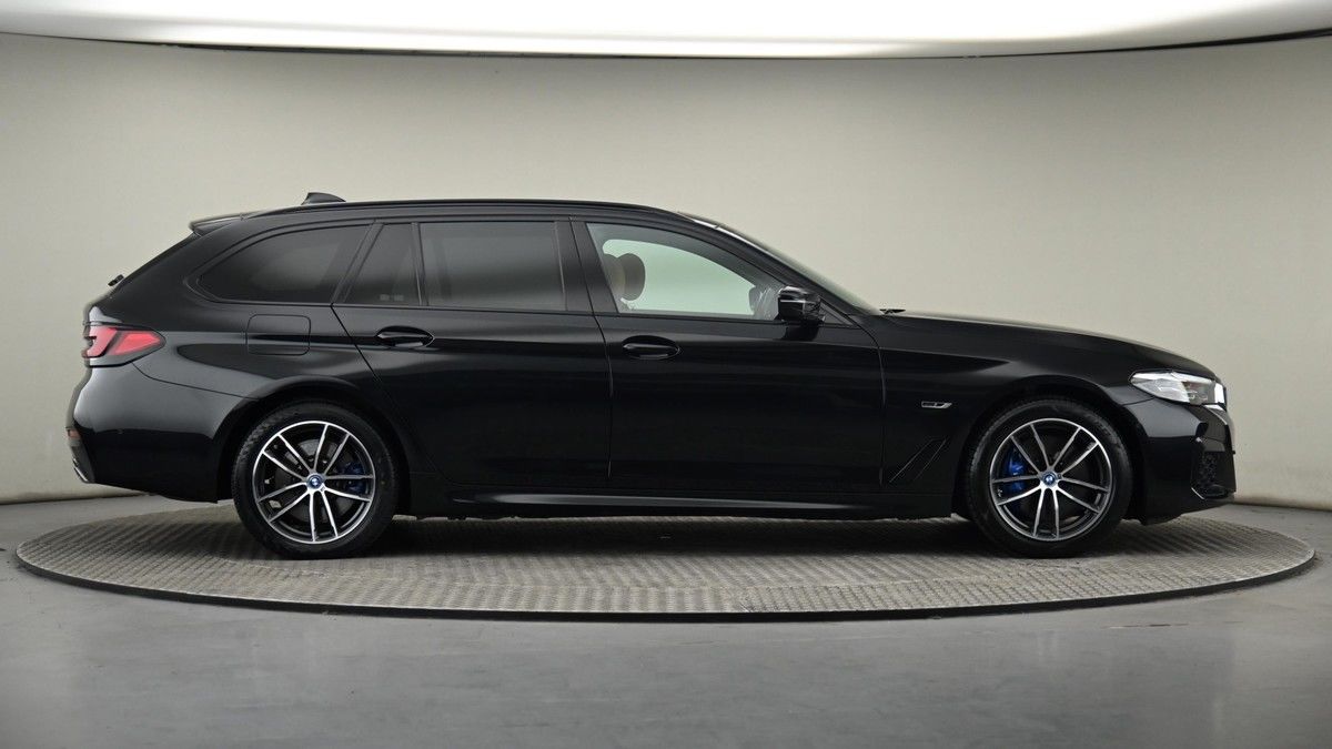 BMW 5 Series Image 27