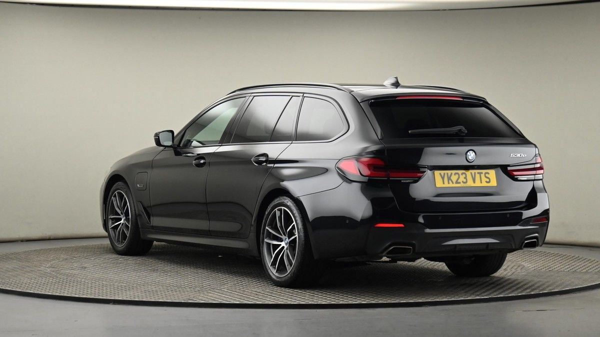 BMW 5 Series Image 24