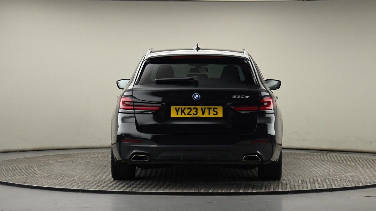 BMW 5 Series Image 25