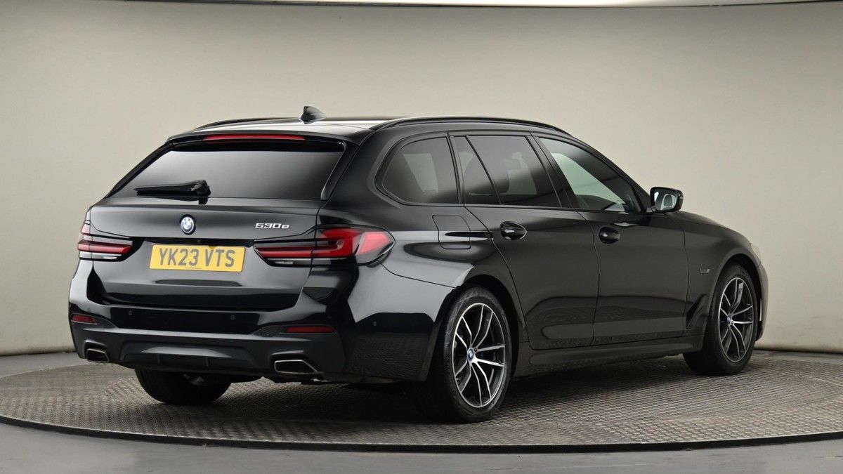 BMW 5 Series Image 26