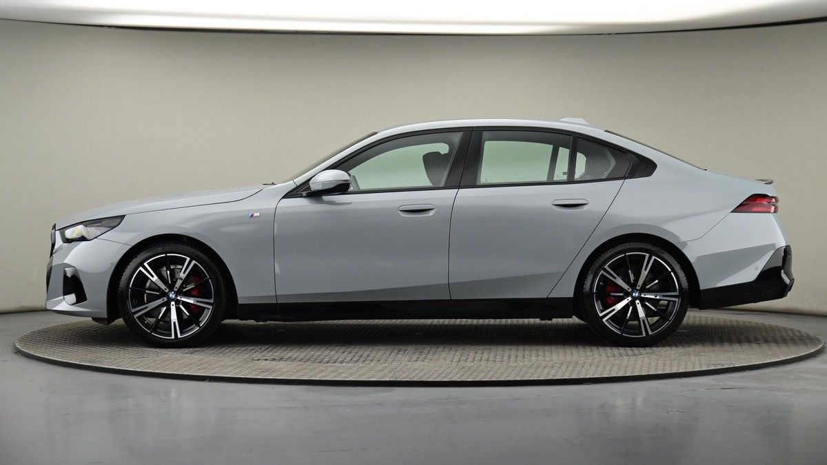 BMW 5 Series Image 22