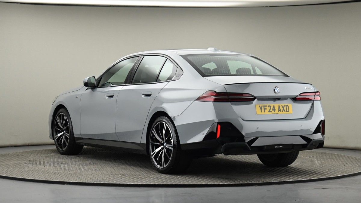 BMW 5 Series Image 23