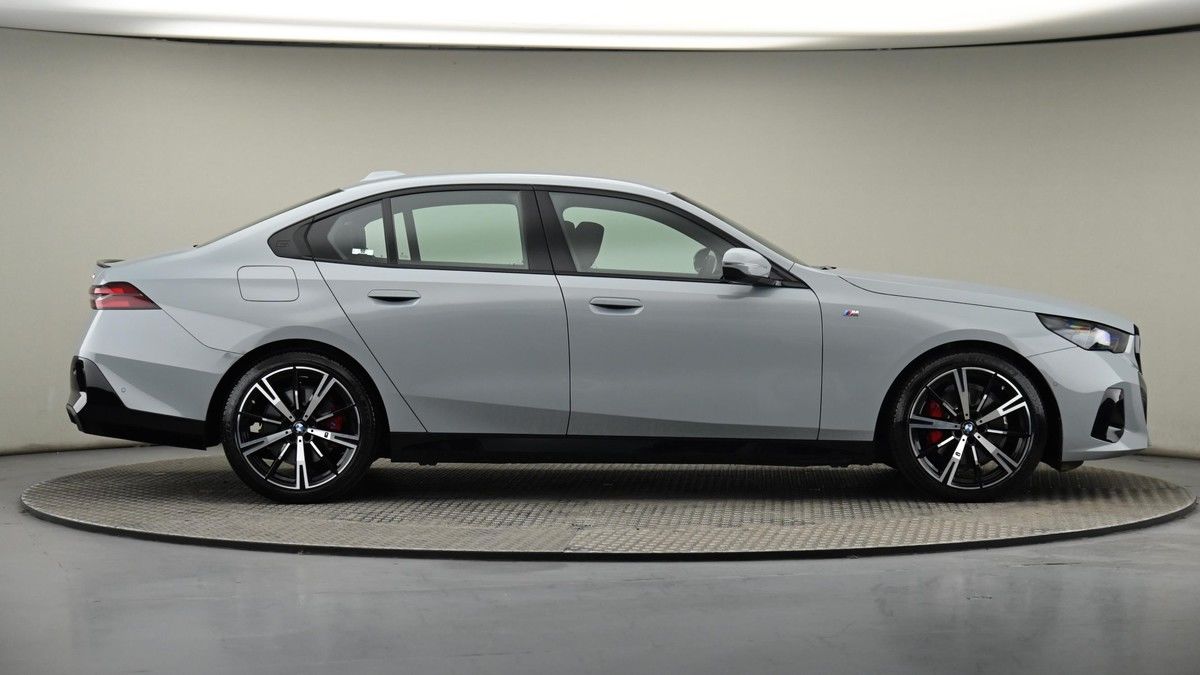BMW 5 Series Image 26