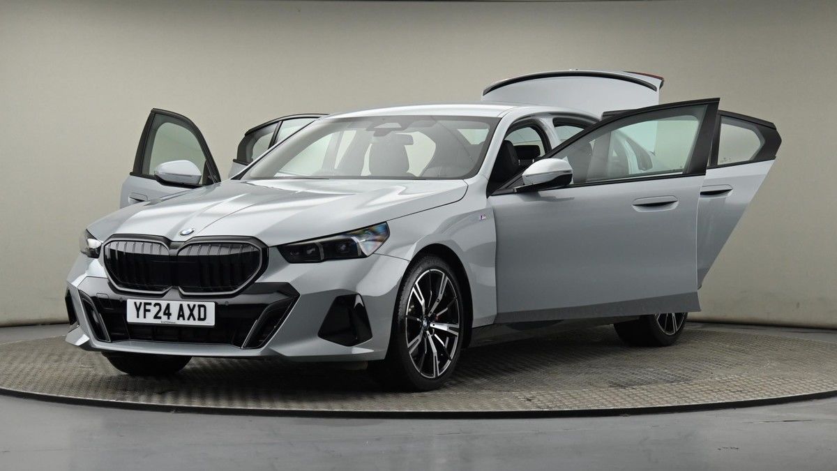 BMW 5 Series Image 27
