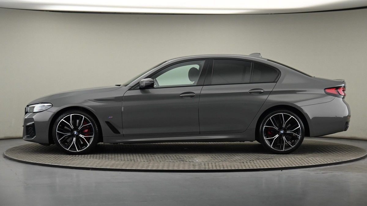 BMW 5 Series Image 22