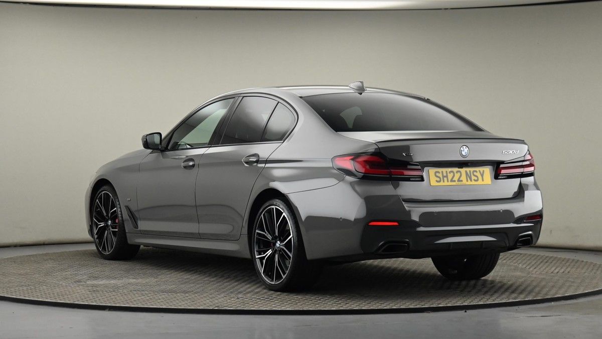BMW 5 Series Image 23