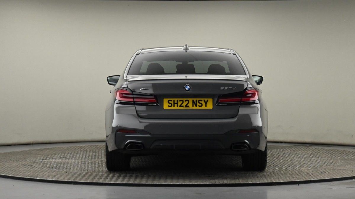 BMW 5 Series Image 24