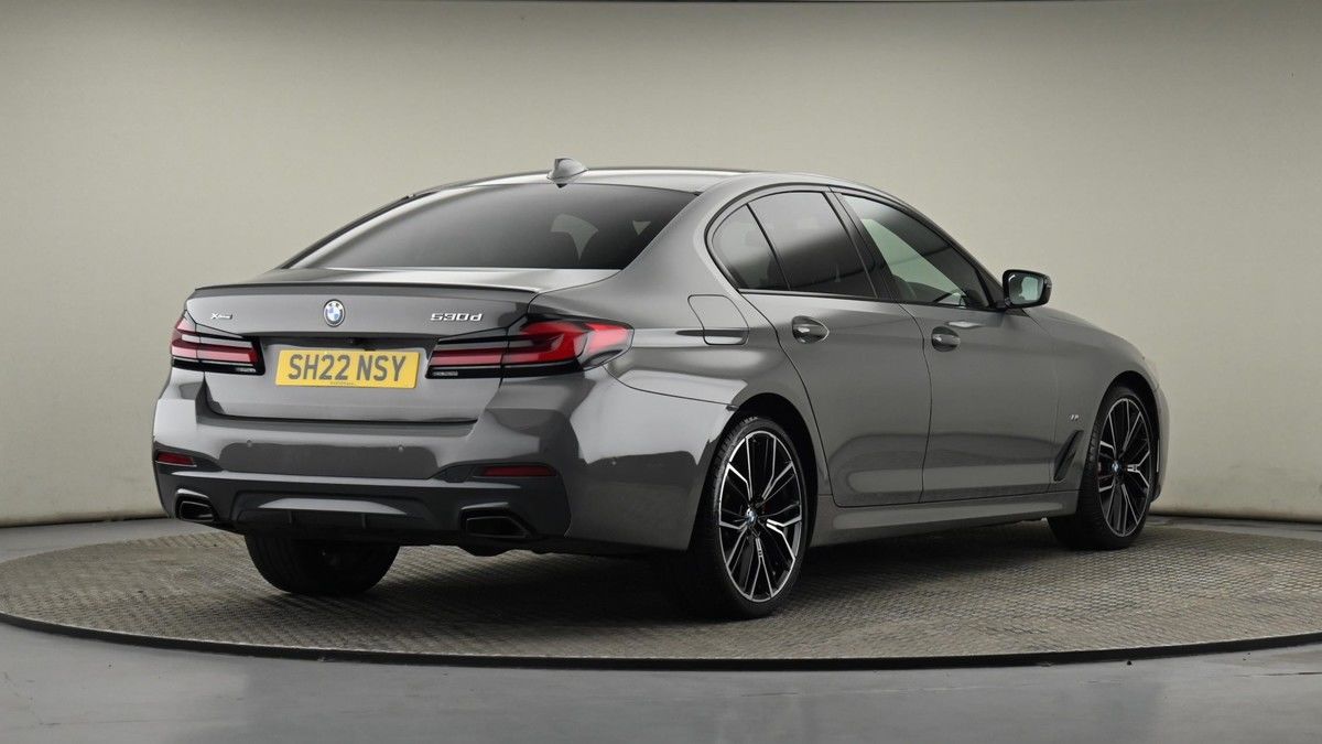 BMW 5 Series Image 25