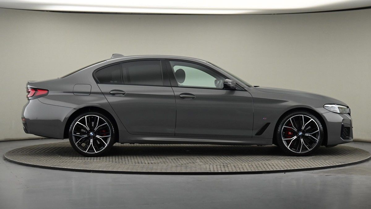 BMW 5 Series Image 26