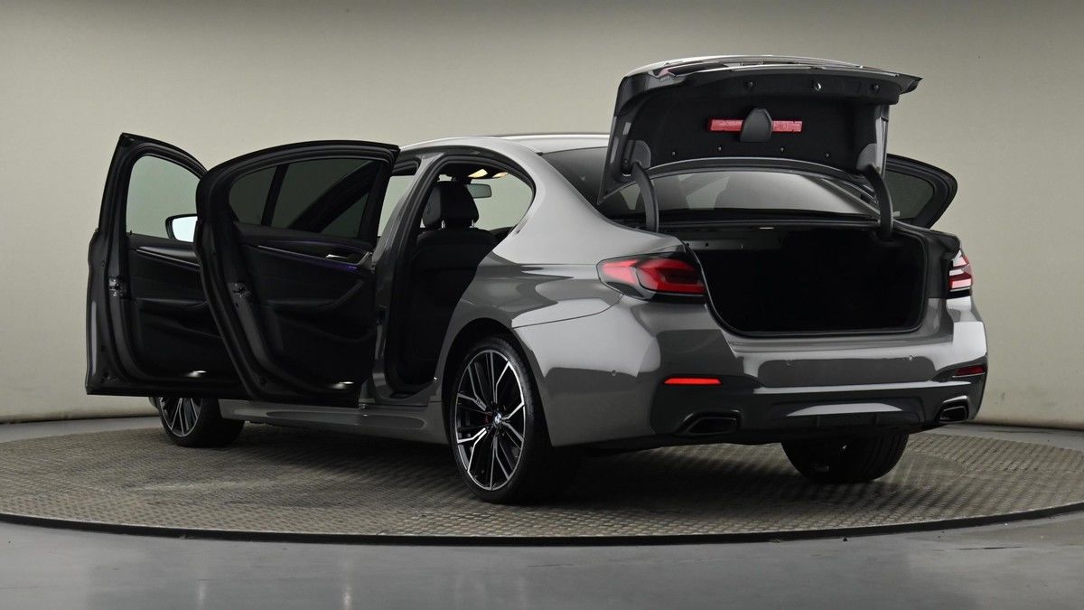 BMW 5 Series Image 28