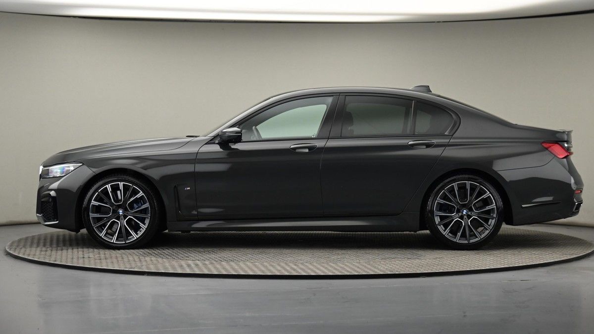 BMW 7 Series Image 23