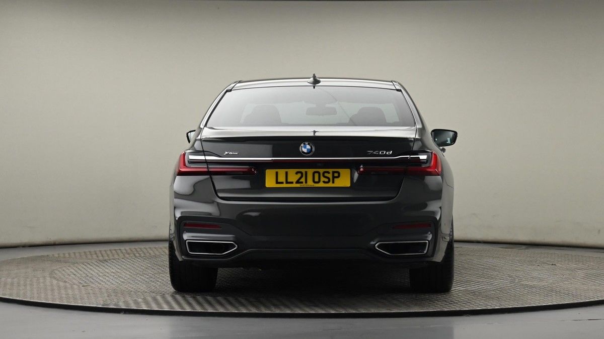 BMW 7 Series Image 25