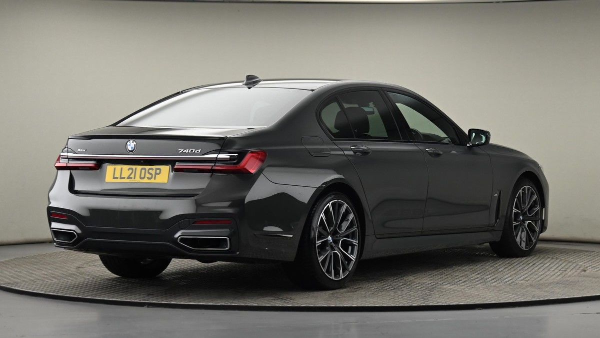 BMW 7 Series Image 26