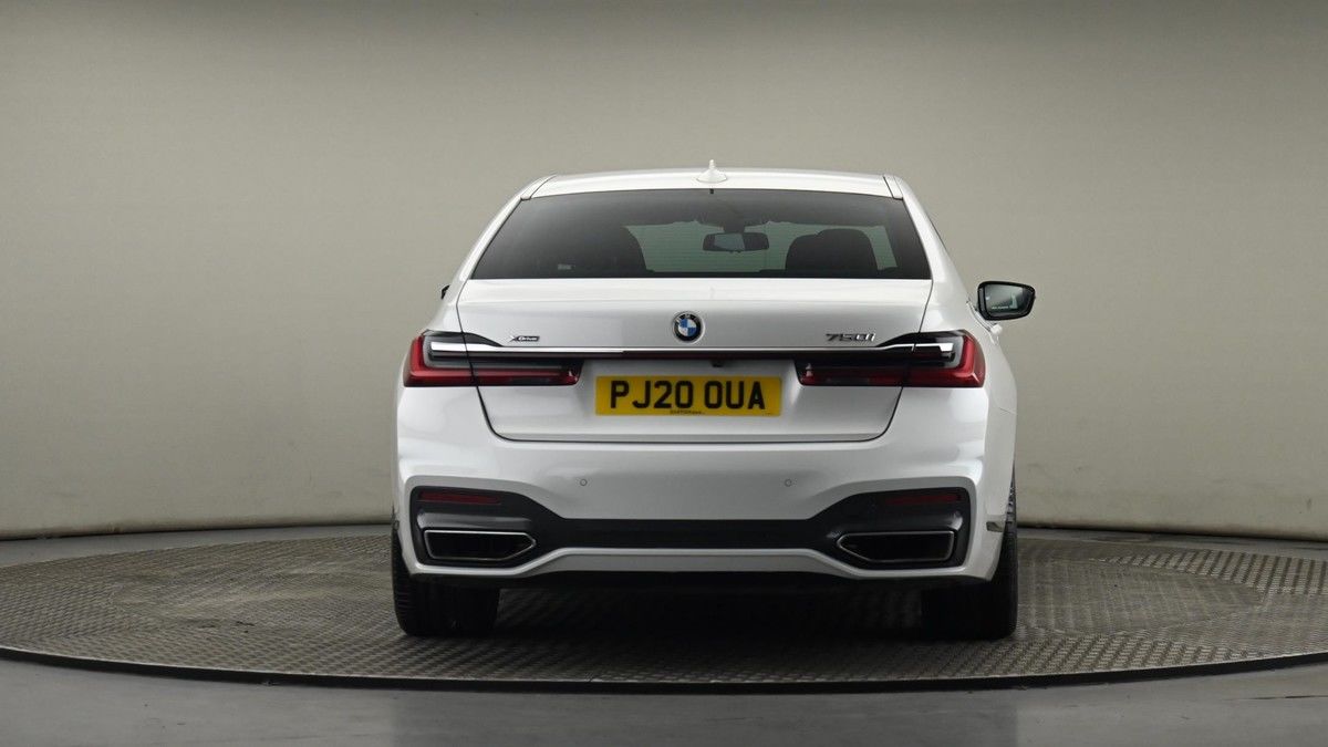BMW 7 Series Image 25