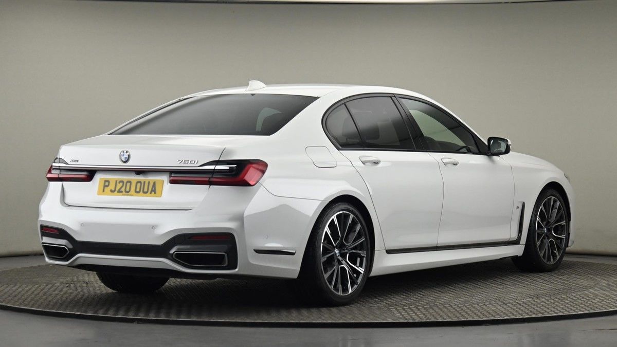 BMW 7 Series Image 26