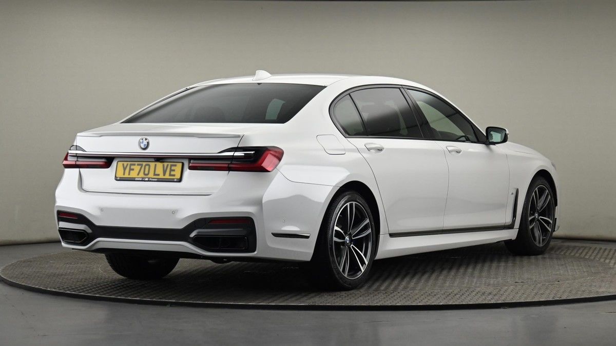 BMW 7 Series Image 26