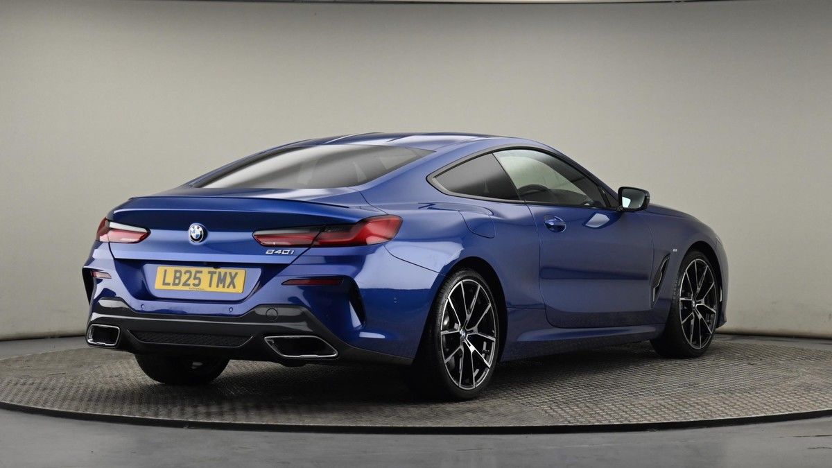 BMW 8 Series Image 26