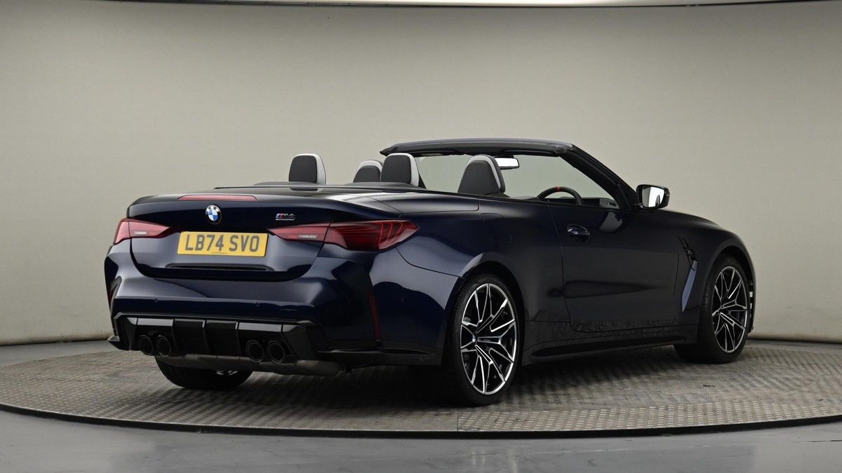 BMW M4 Image 26