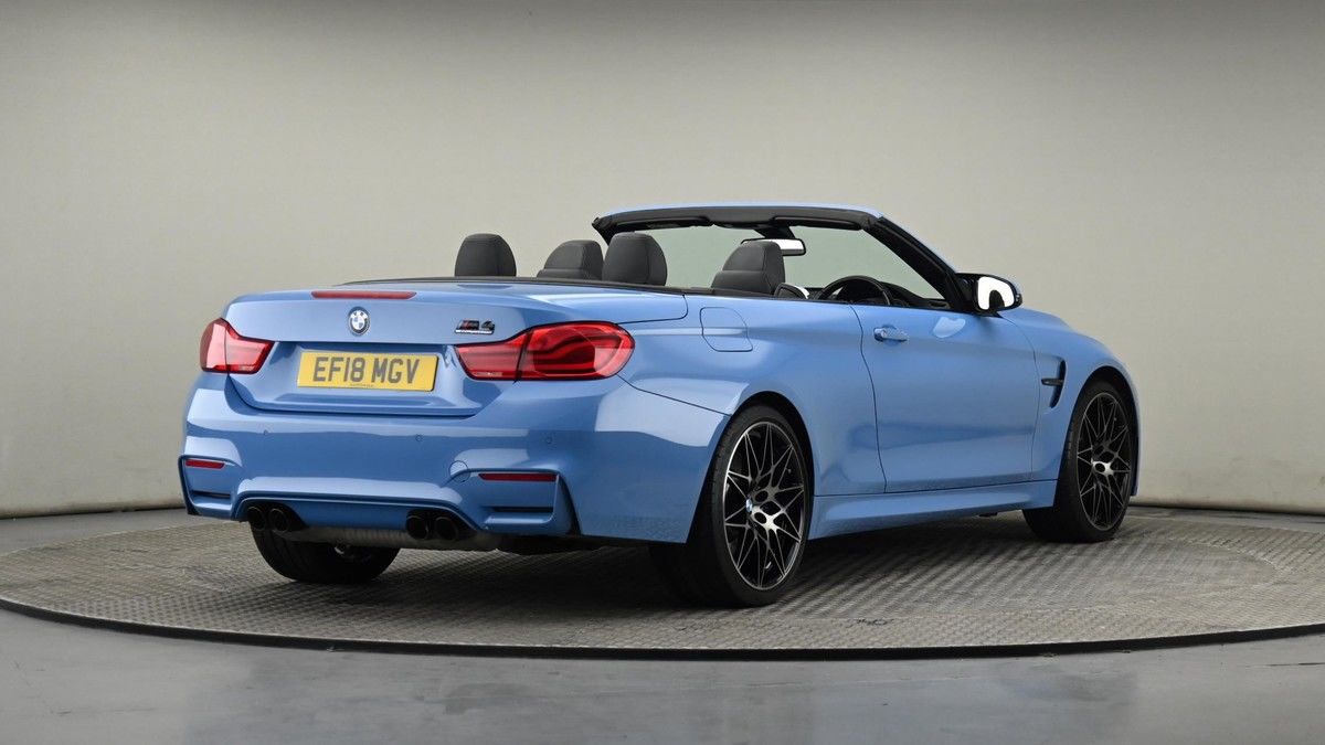 BMW M4 Image 25