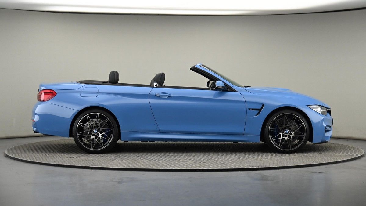 BMW M4 Image 26