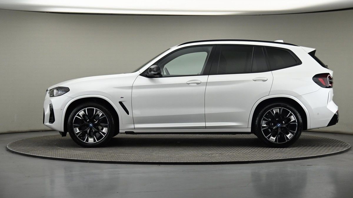 BMW iX3 Image 23