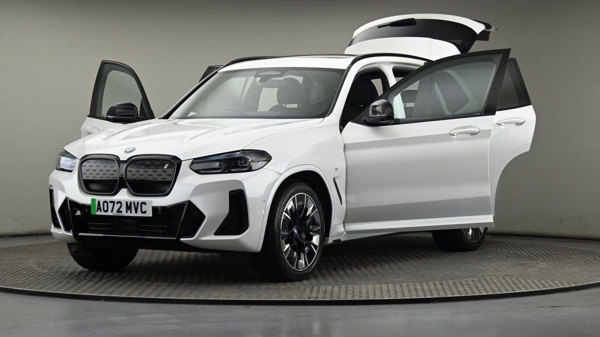 BMW iX3 Image 28