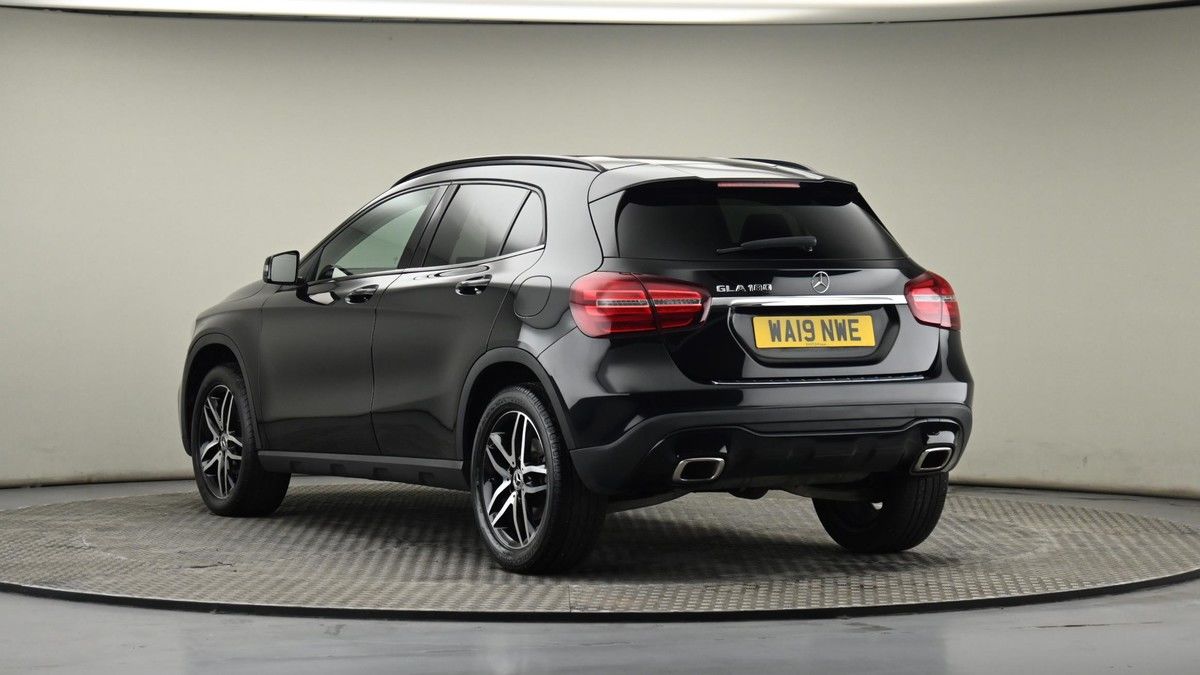 Mercedes-Benz GLA Image 24