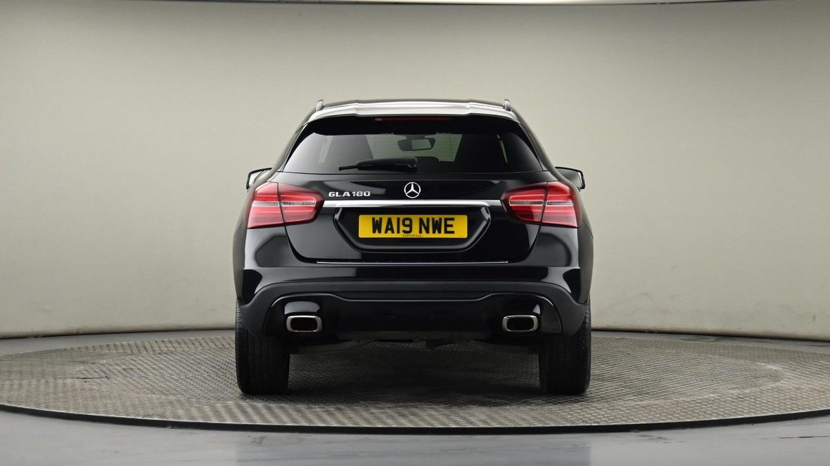 Mercedes-Benz GLA Image 25