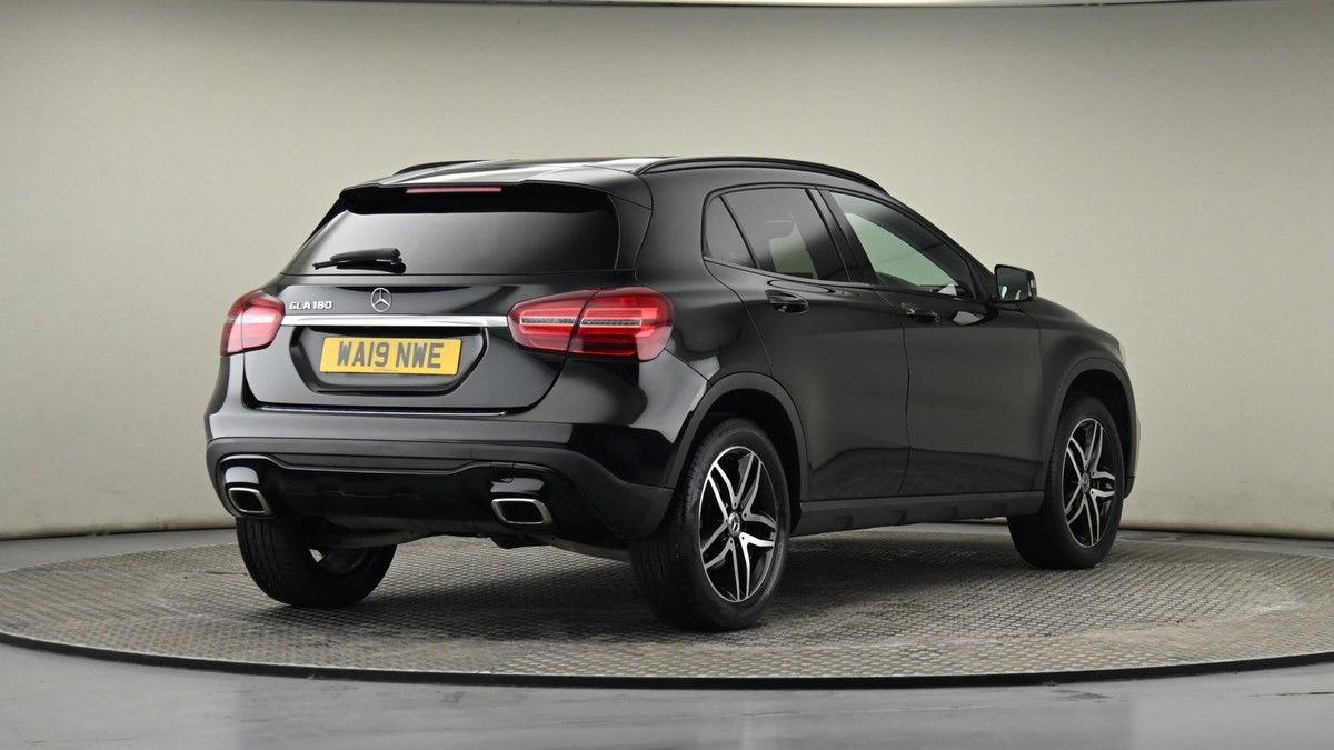 Mercedes-Benz GLA Image 26