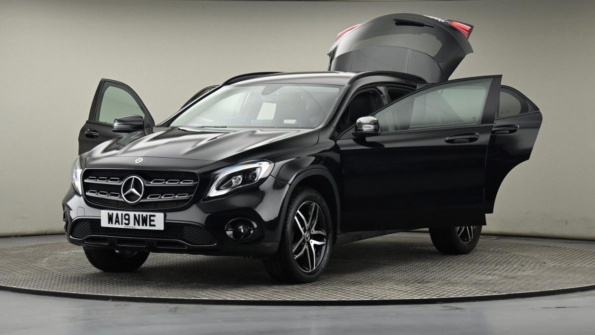 Mercedes-Benz GLA Image 28