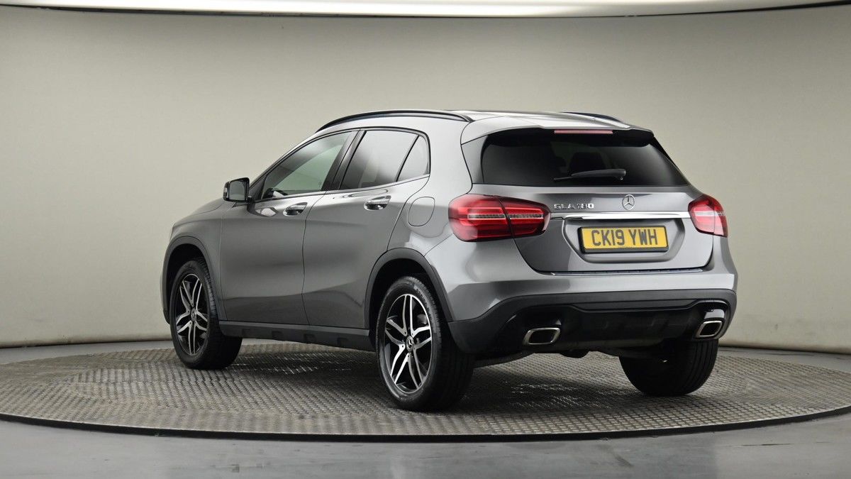 Mercedes-Benz GLA Image 24