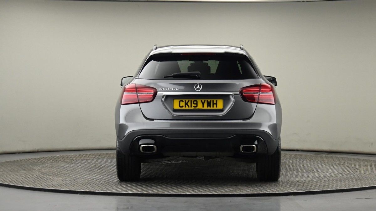 Mercedes-Benz GLA Image 25