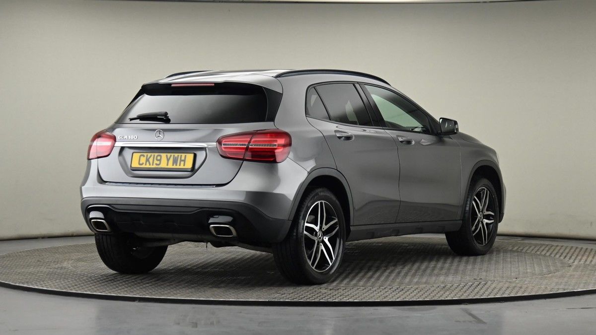 Mercedes-Benz GLA Image 26