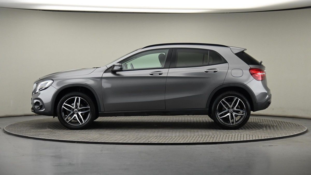 Mercedes-Benz GLA Image 22