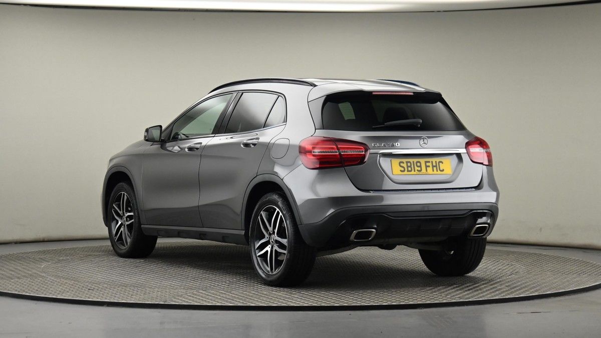 Mercedes-Benz GLA Image 23
