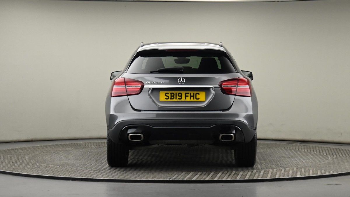 Mercedes-Benz GLA Image 24