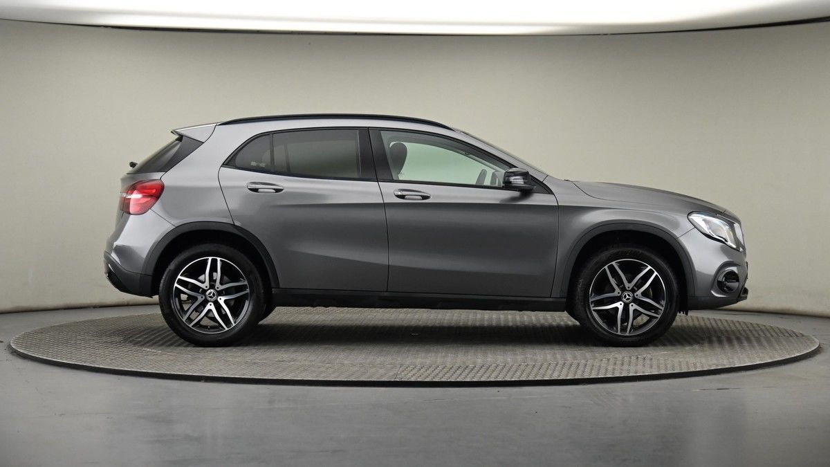 Mercedes-Benz GLA Image 26