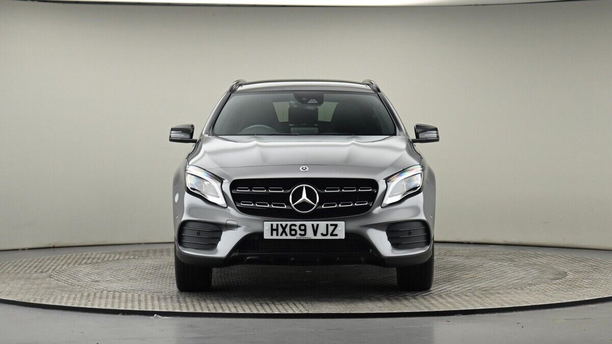 Mercedes-Benz GLA Image 21