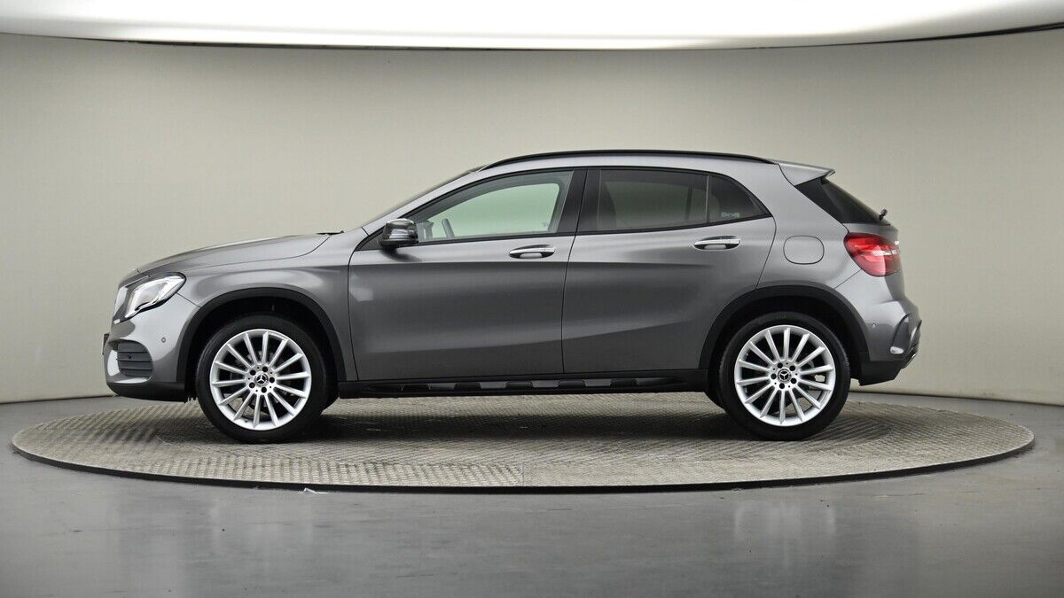 Mercedes-Benz GLA Image 23