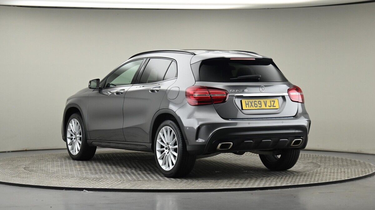 Mercedes-Benz GLA Image 24