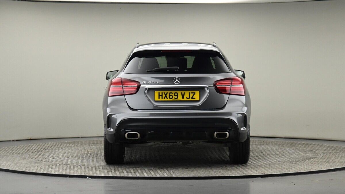 Mercedes-Benz GLA Image 25