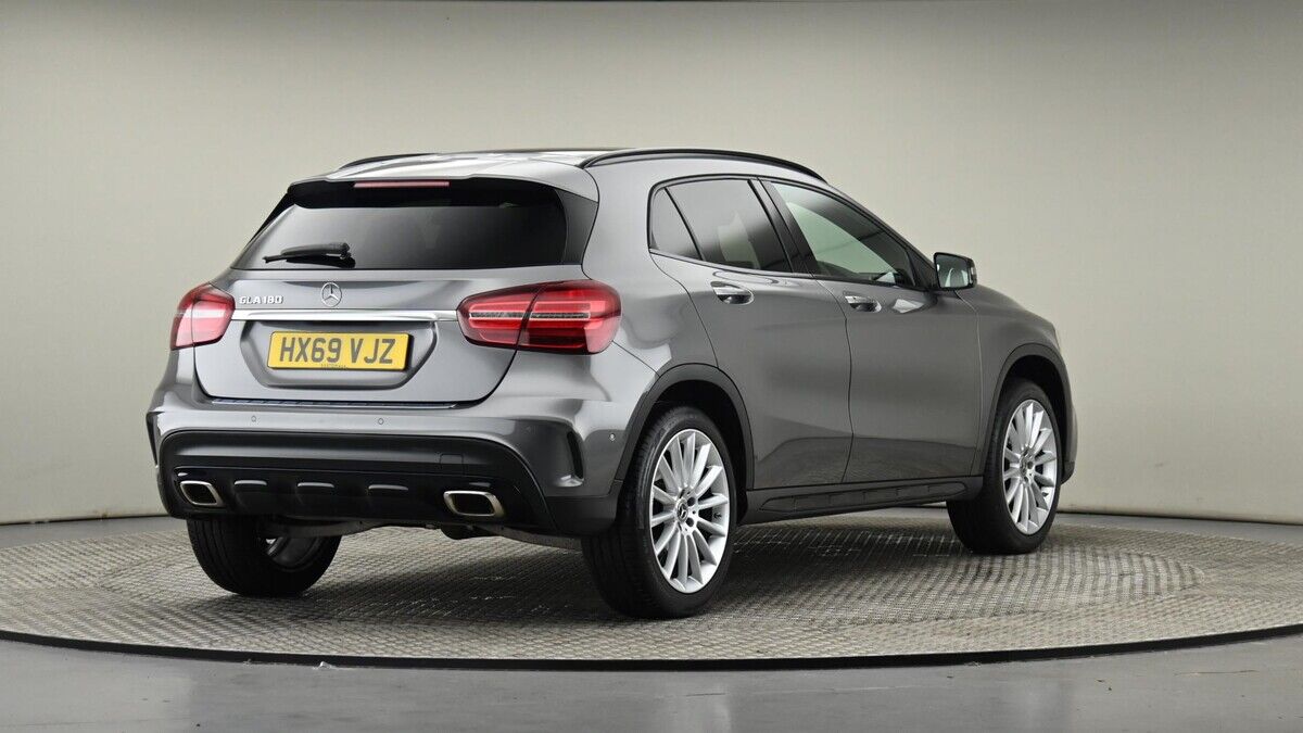 Mercedes-Benz GLA Image 26