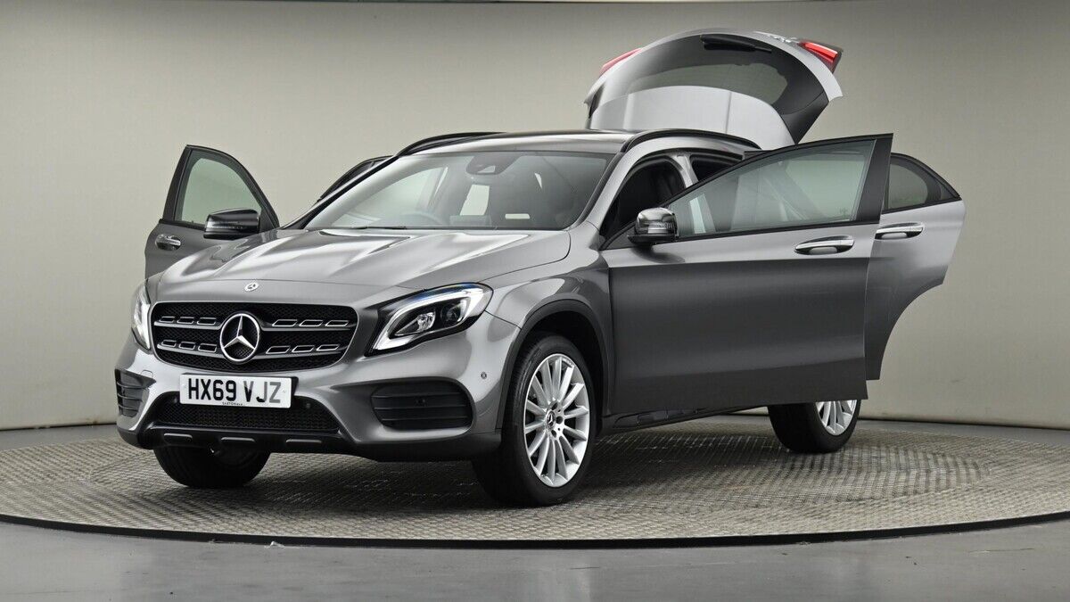 Mercedes-Benz GLA Image 28