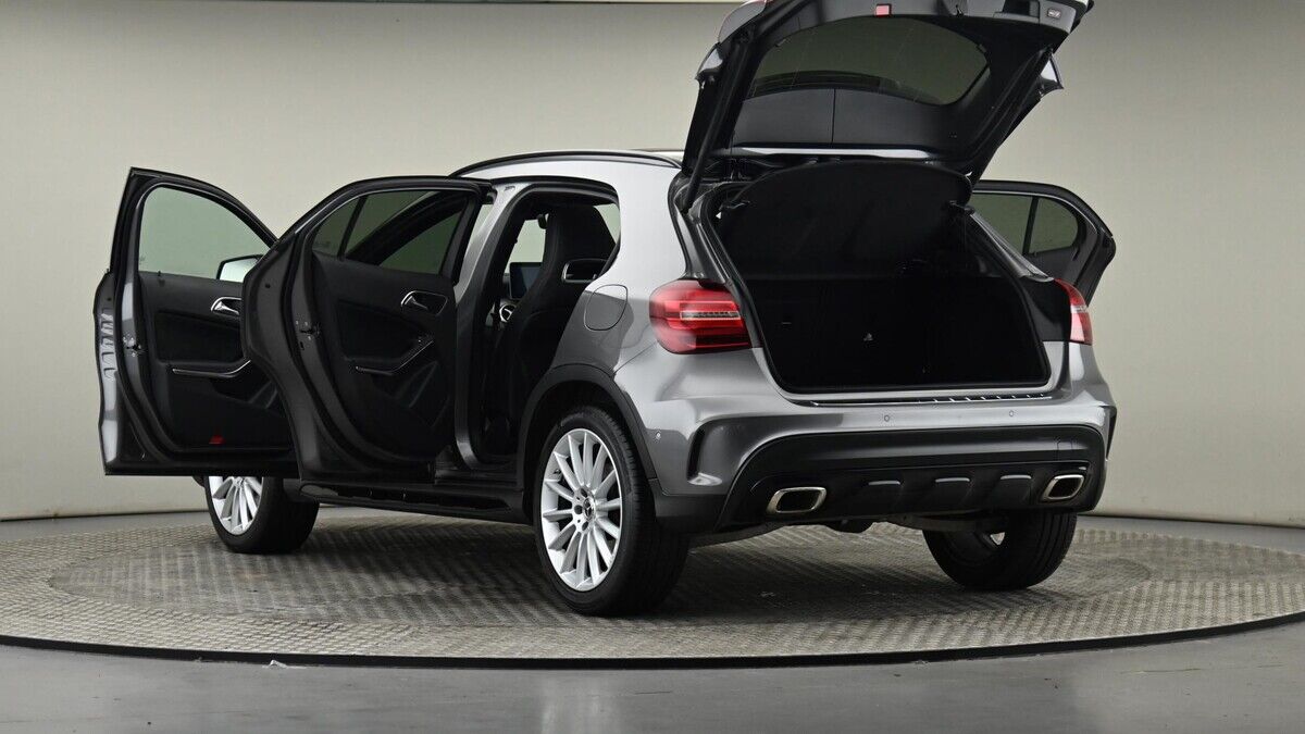 Mercedes-Benz GLA Image 29