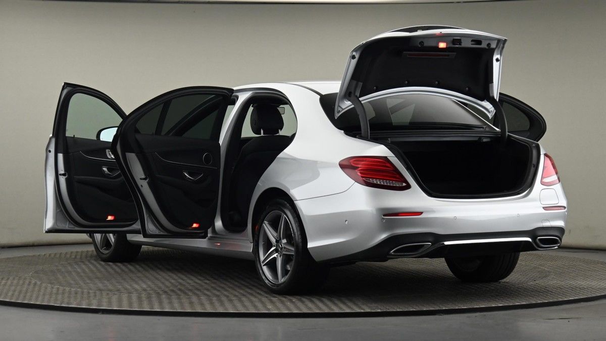 Mercedes-Benz E Class Image 28