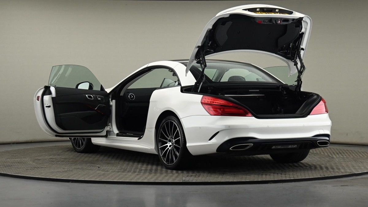 Mercedes-Benz SL Image 28