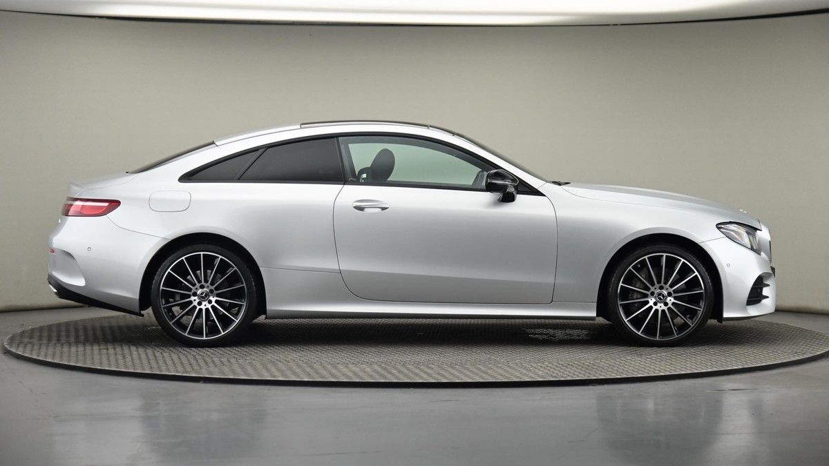 Mercedes-Benz E Class Image 27